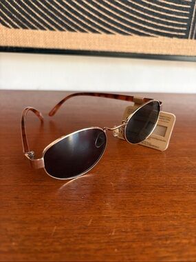 FRYE AND CO - Oval Metal Frame Sunglasses in Rose Gold with Tortoise